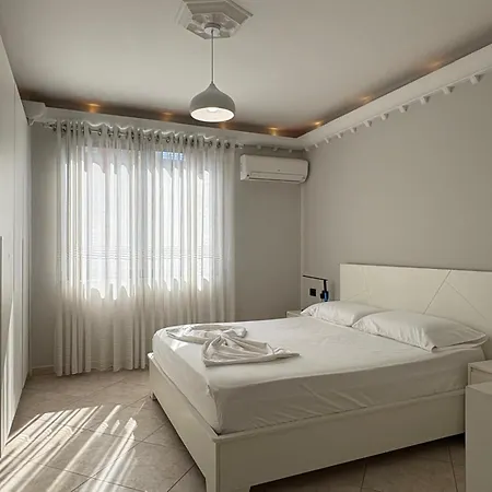 Laureta * Tirana