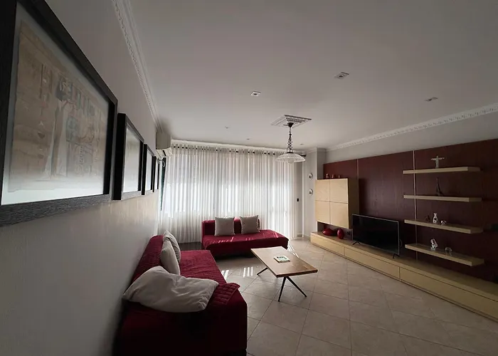 Laureta Apartment *